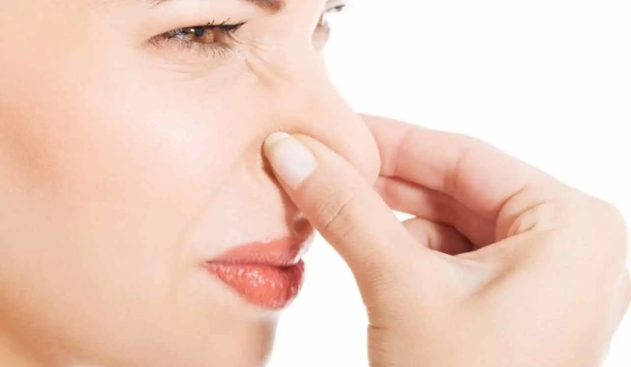 Come eliminare completamente l’odore di vomito da una stanza: il metodo definitivo funzionante