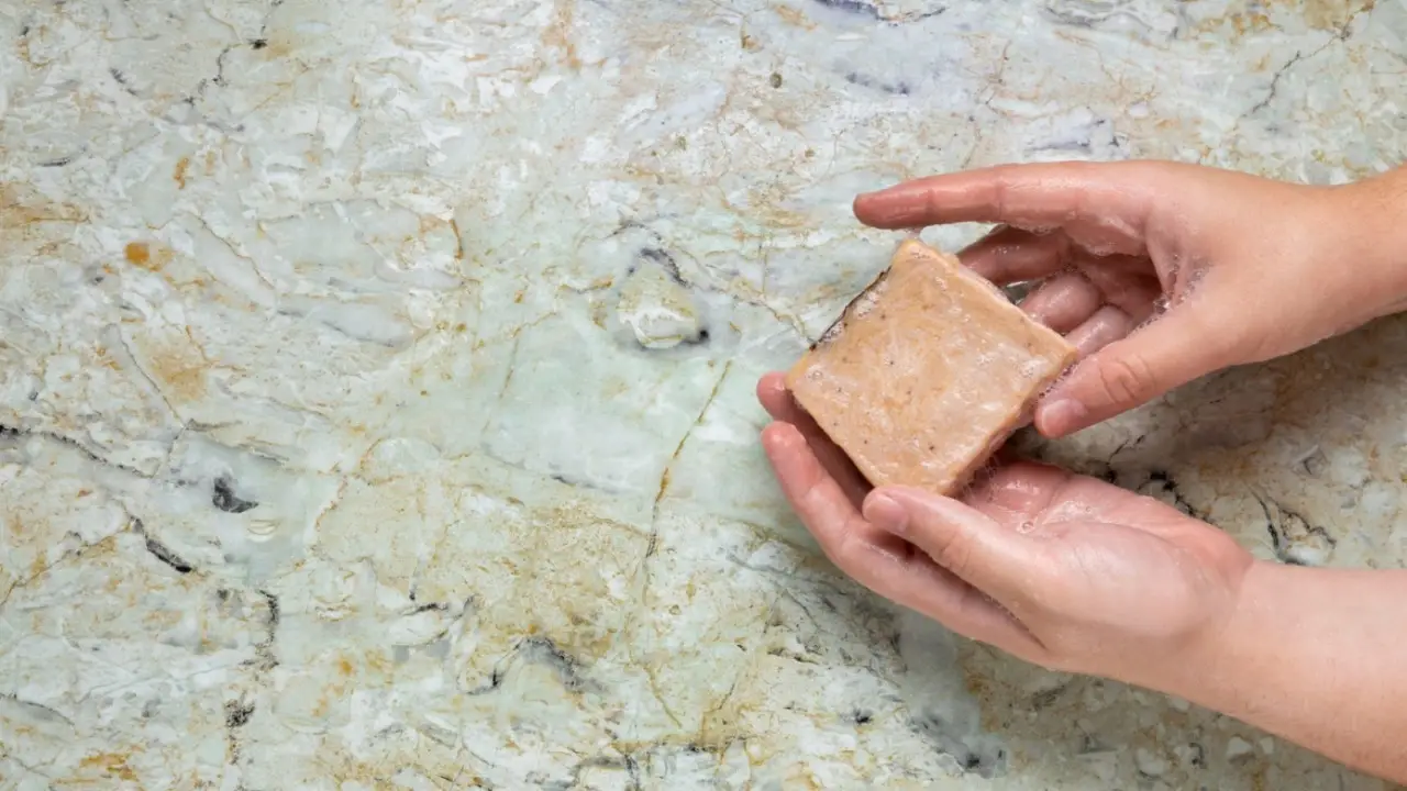 Usi il sapone antibatterico? Ecco perché non funziona come credi e può essere pericoloso