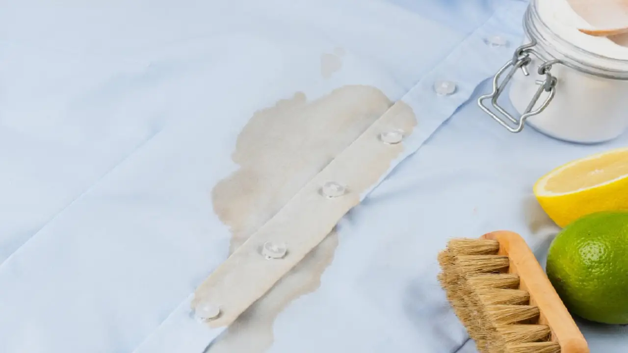 Il trucco naturale per sbiancare all’istante i vestiti ingialliti dal sudore