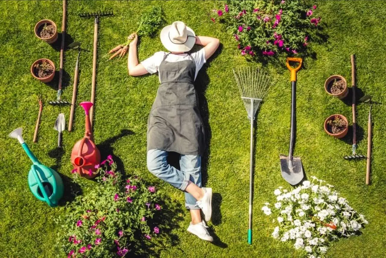 La cifra sorprendente che guadagna un giardiniere in Svizzera: molto più dell’Italia